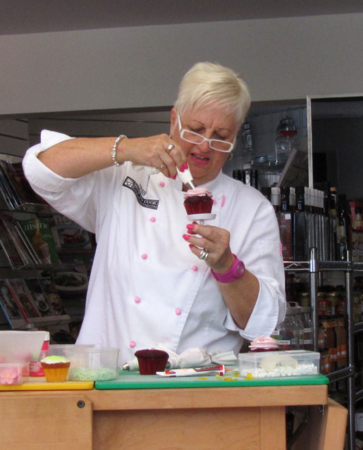 Decorating Easter Cupcakes