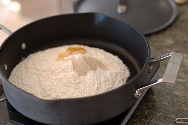 making one pan pizza