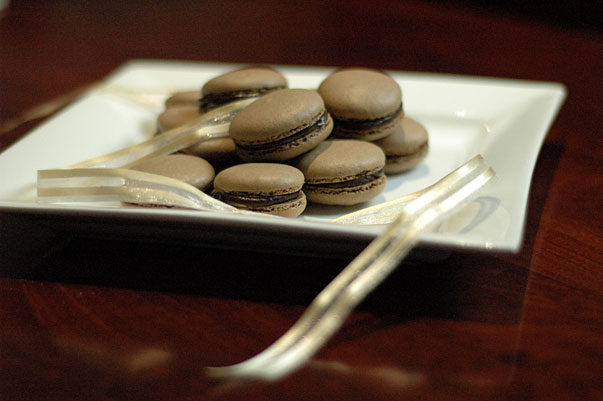 how to make chocolate macarons