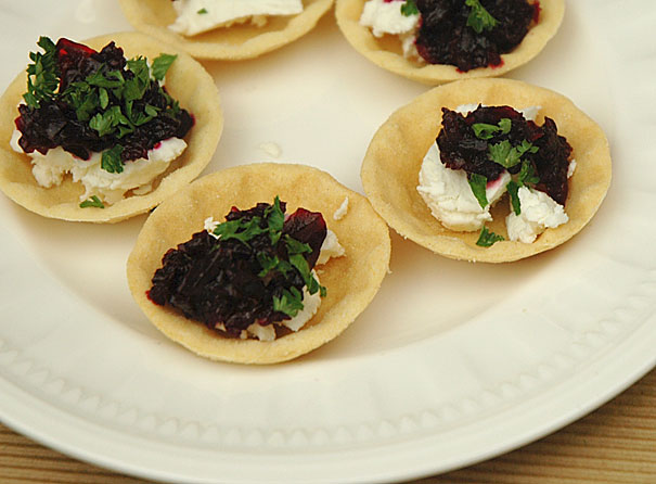 Goat cheese and spiced beetroot relish bites