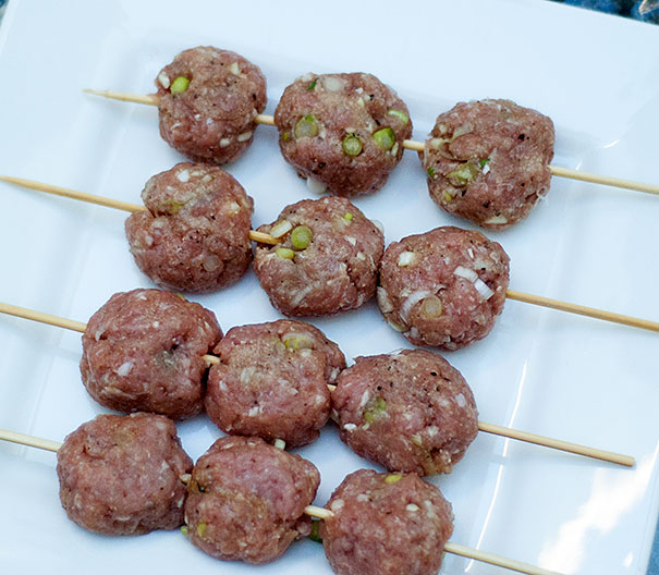 How to make Vietnamese pork patty skewers