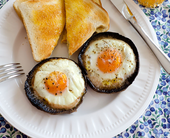 Eggs baked in mushrooms